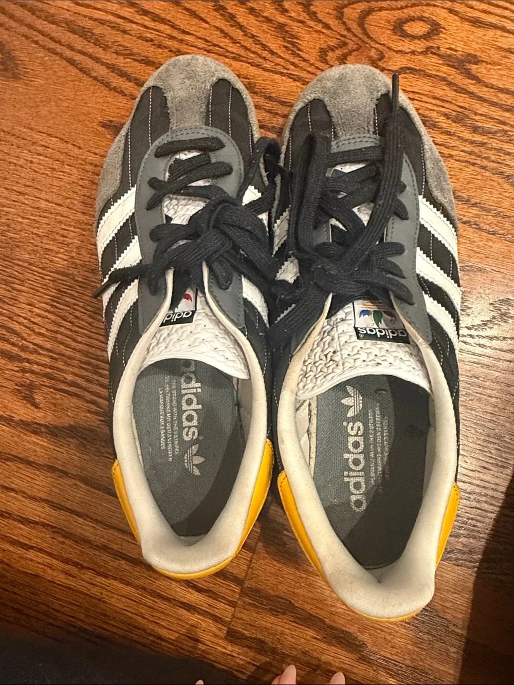 adidas Gazelle Gray Suede Sneakers with White Stripes size 7.5